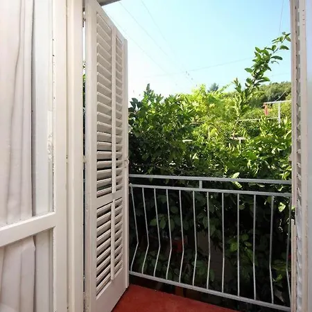 Gradina 3* Loviste