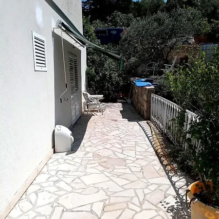 Guest house Gradina Loviste